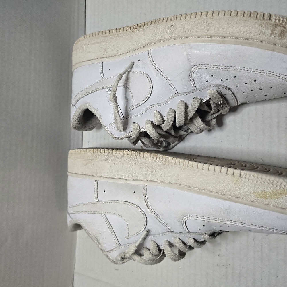 Nike White Sneakers Classic Design